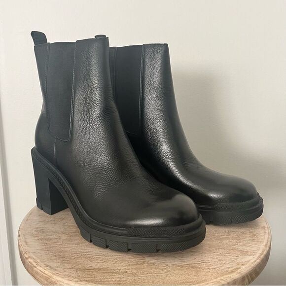 Marc Fisher Vanlisa Leather Lug Sole Pull On Chelsea Boots Size 11 NWOB - Picture 2 of 12